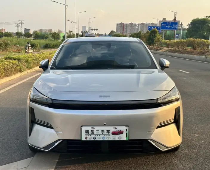 Geely Galaxy L6 2025 Model 1.5 EM-i DHT 140KM Galaxy Edition