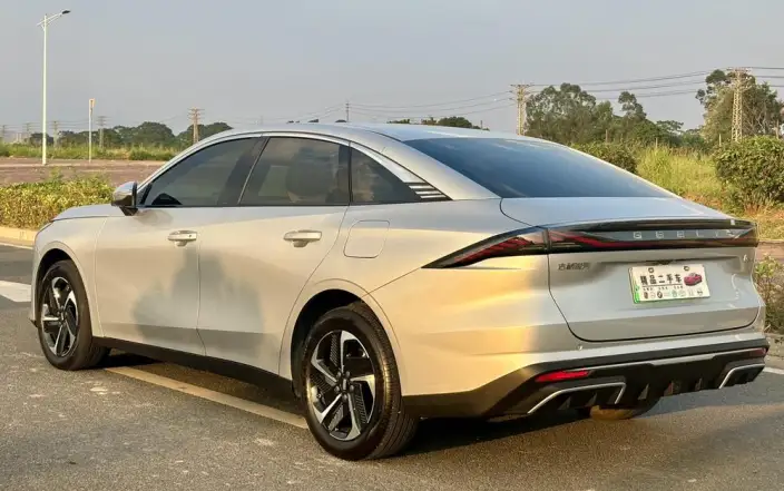 Geely Galaxy L6 2025 Model 1.5 EM-i DHT 140KM Galaxy Edition – фото 5