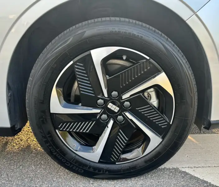Geely Galaxy L6 2025 Model 1.5 EM-i DHT 140KM Galaxy Edition – фото 8