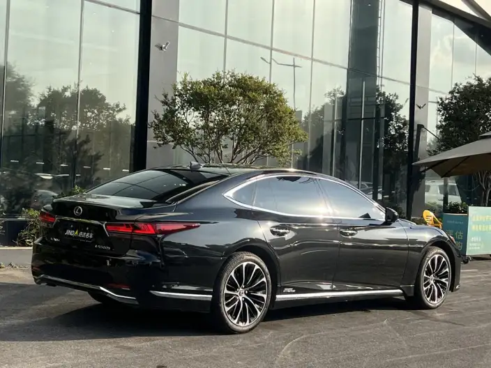 Lexus LS 2021 Model 500h Superior Edition