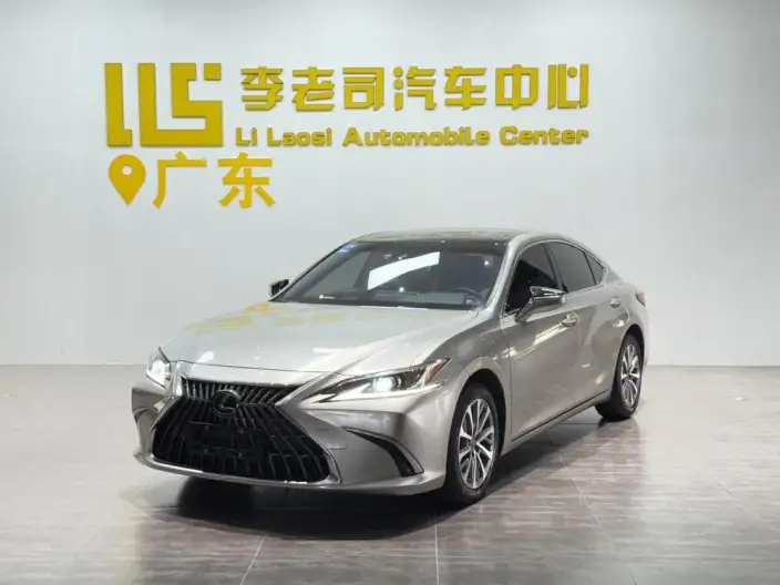 Lexus ES 2021 Model 200 Superior Edition