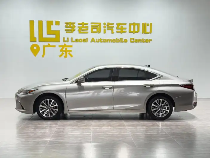 Lexus ES 2021 Model 200 Superior Edition