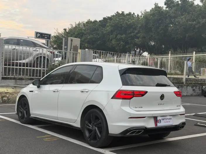 Volkswagen Golf 2023 Model 280TSI DSG R-Line Lite – фото 5