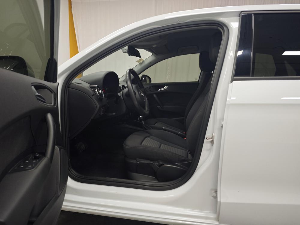 Audi A1 2013 модификация 30 TFSI Sportback Urban – фото 17