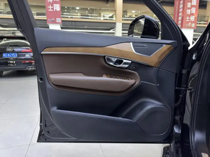 Volvo XC90 2022 Model B5 Zhixing Deluxe Edition 5 seat – фото 7