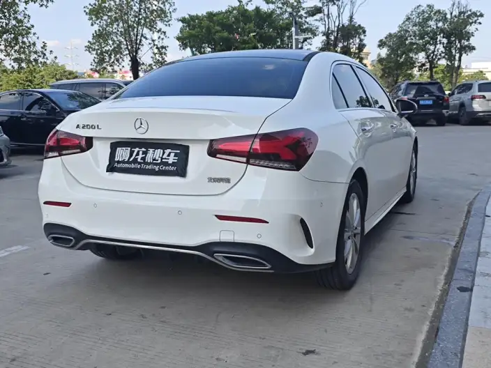 Mercedes-Benz A-class 2022 Model A 200 L Sports sedan Dynamic Edition – фото 5