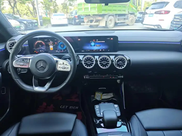 Mercedes-Benz A-class 2022 Model A 200 L Sports sedan Dynamic Edition – фото 6