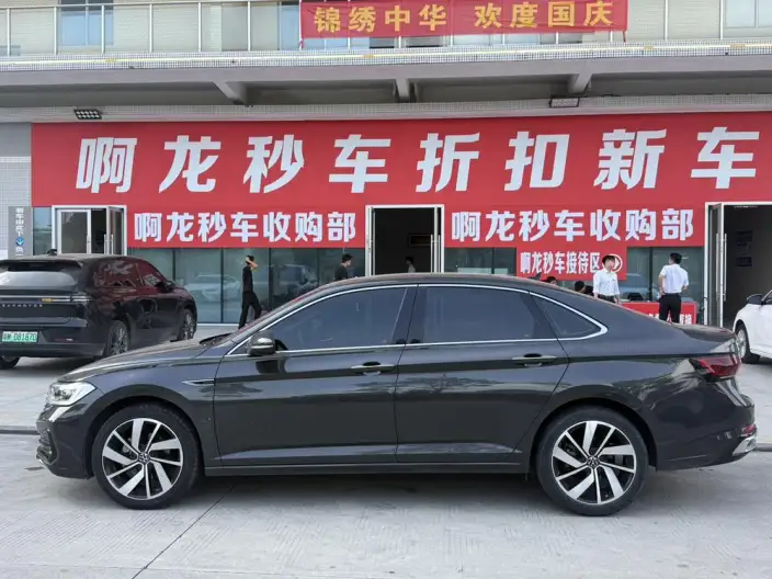Volkswagen Sagitar 2023 Model 300TSI DSG Superior Edition