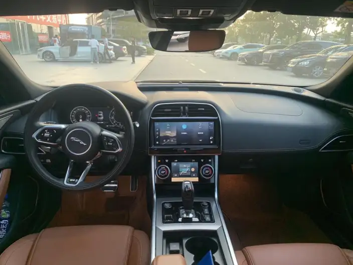 Jaguar XE L 2024 Model 2.0T 250PS R-DYNAMIC S Enterprising Sports Edition – фото 6