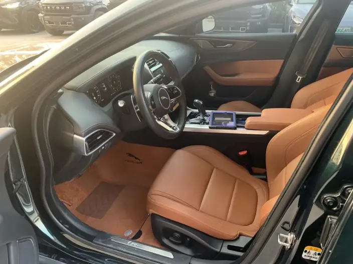 Jaguar XE L 2024 Model 2.0T 250PS R-DYNAMIC S Enterprising Sports Edition – фото 8
