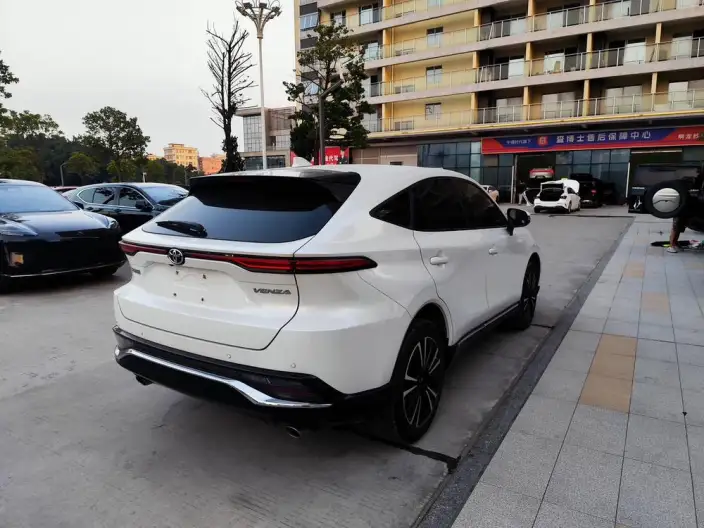 Venza 2022 Model 2.0L CVT 2WD Premium Edition – фото 5
