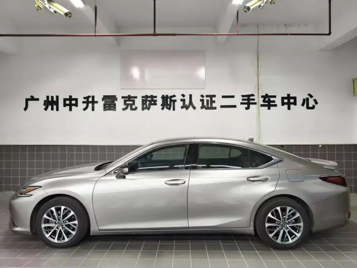 Lexus ES 2022 Model 300h Superior Edition