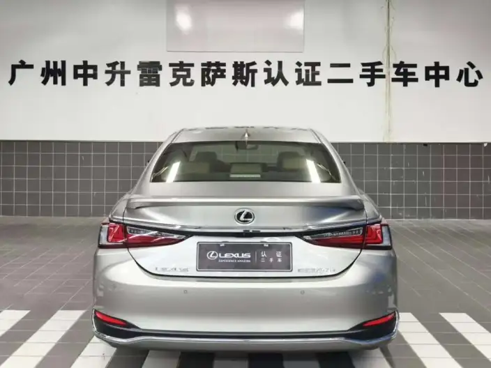 Lexus ES 2022 Model 300h Superior Edition