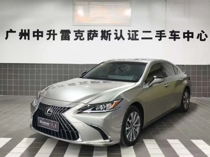 Lexus ES 2021 Model 300h Superior Edition