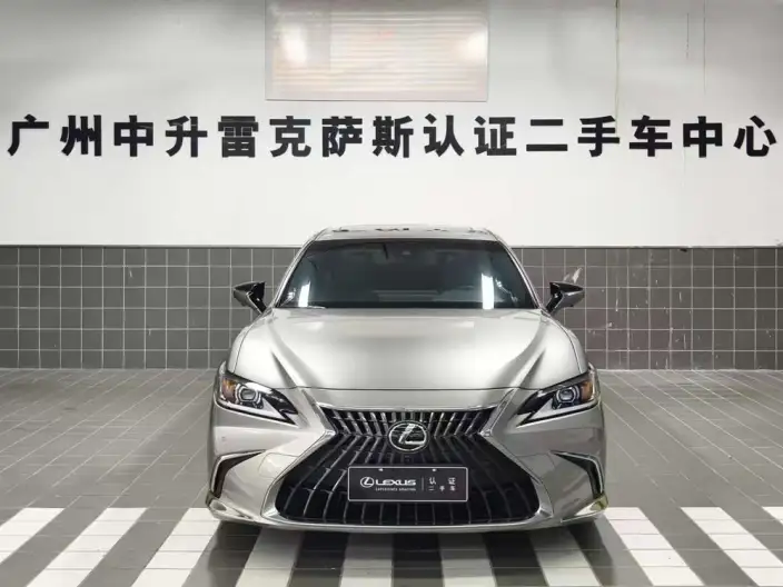 Lexus ES 2021 Model 300h Superior Edition