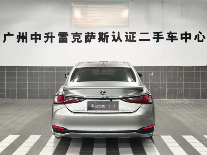 Lexus ES 2021 Model 300h Superior Edition