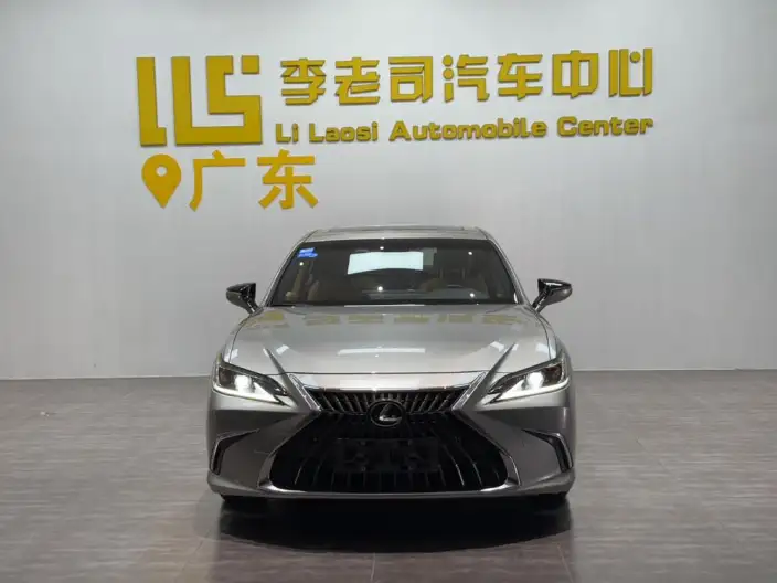 Lexus ES 2022 Model 200 Superior Edition