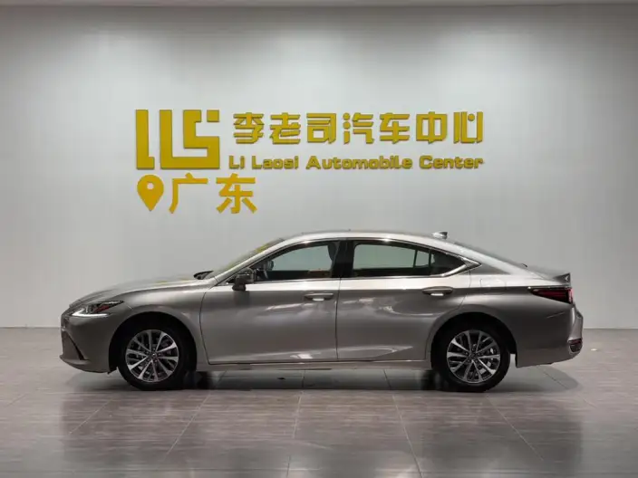 Lexus ES 2022 Model 200 Superior Edition