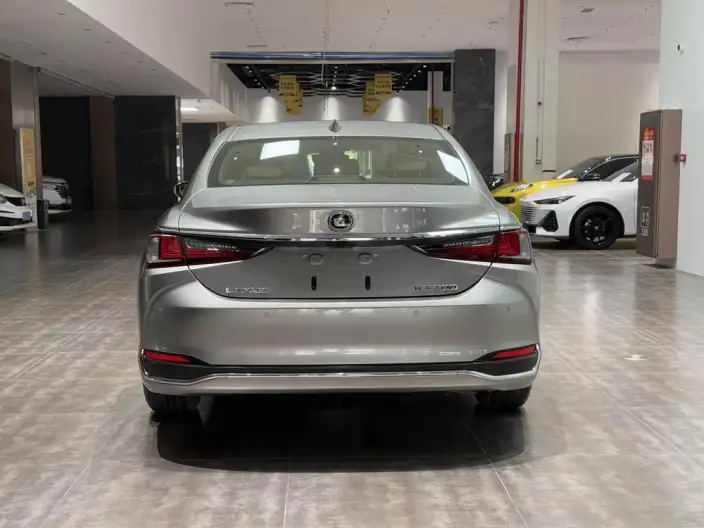 Lexus ES 2022 Model 200 Superior Edition – фото 6