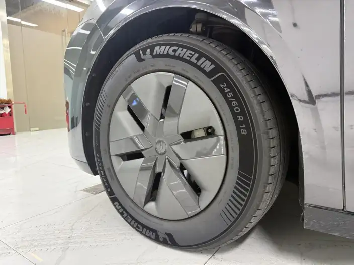 Li Auto MEGA 2024 Model Ultra Edition – фото 8