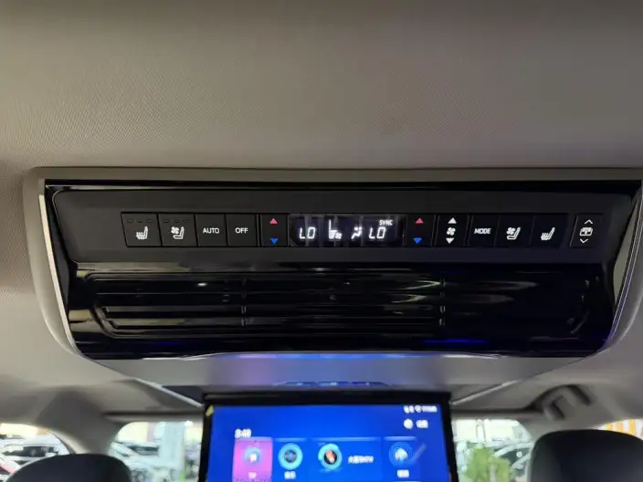 Granvia 2023 Model Intelligent Hybrid 2.5L Deluxe Edition – фото 8