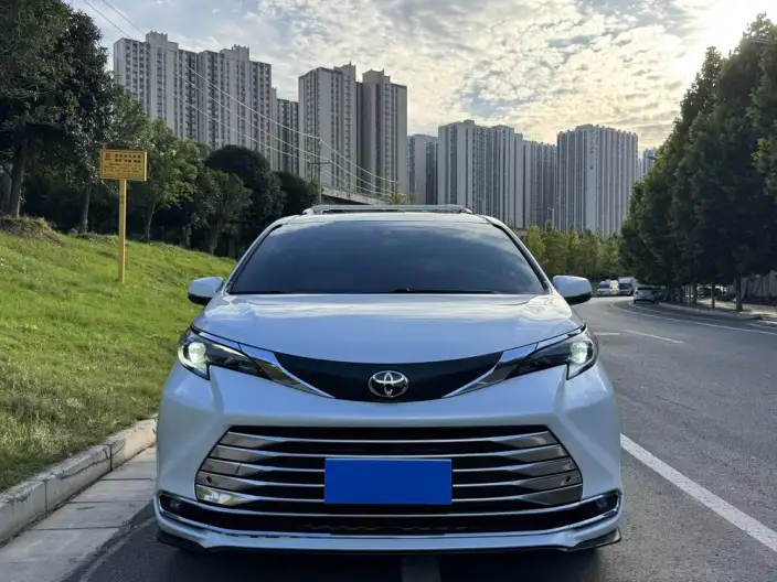 Toyota Sienna 2024 Model Hybrid 2.5L Comfort Edition – фото 2