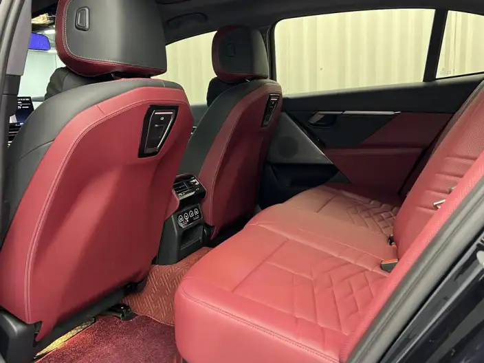 BMW 5 Series 2026 Model 525Li M Sports Set – фото 10