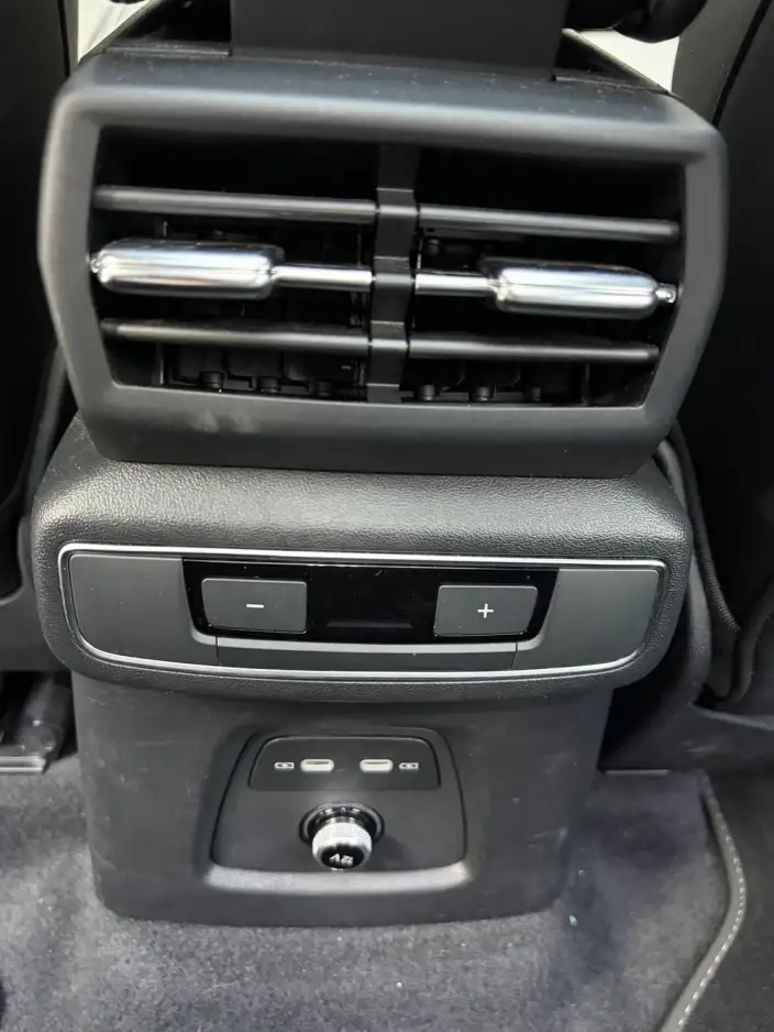 Audi Q4 e-tron 2024 Model 40 e-tron Genesis Edition – фото 10