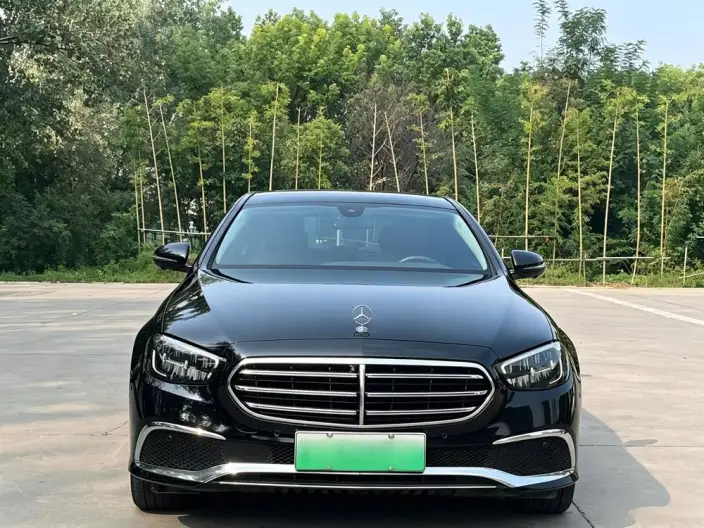 Mercedes-Benz E-Class PHEV 2022 Model Facelift E 350 e L sedan – фото 2