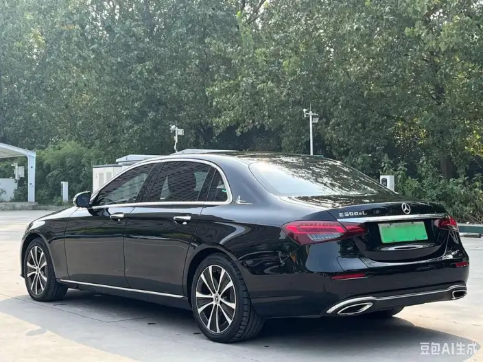 Mercedes-Benz E-Class PHEV 2022 Model Facelift E 350 e L sedan – фото 4