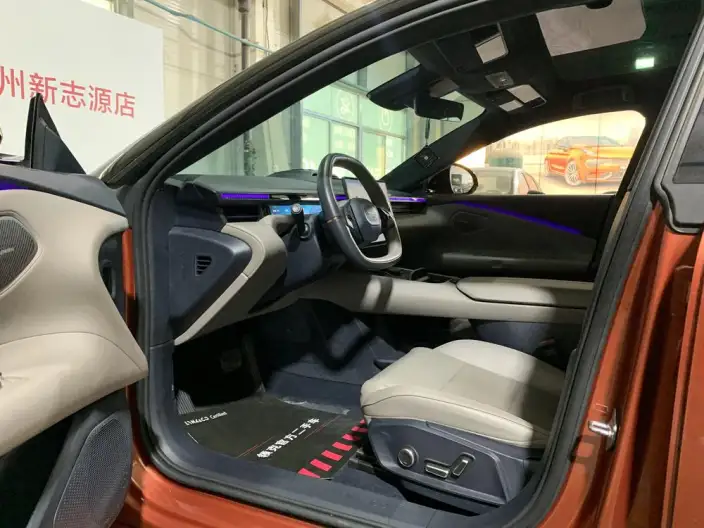 **Lynk & Co Z10** 2024 Model 95kWh 766km Rear Drive Max – фото 8