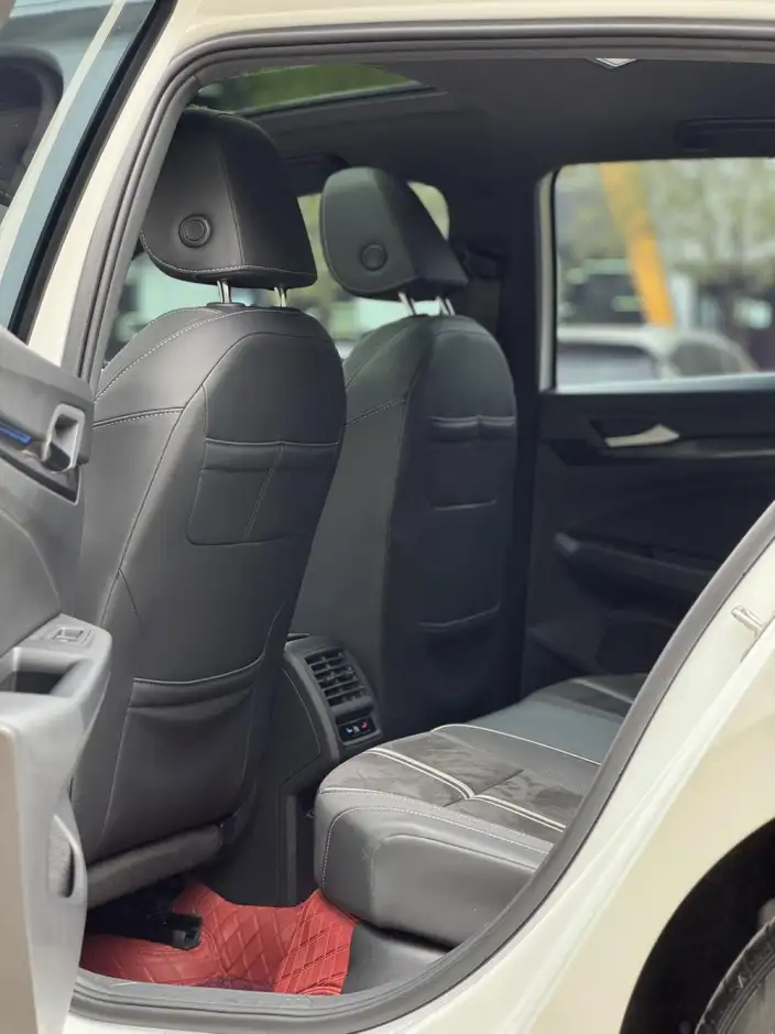 Volkswagen Golf 2023 Model 280TSI DSG R-Line Lite – фото 9