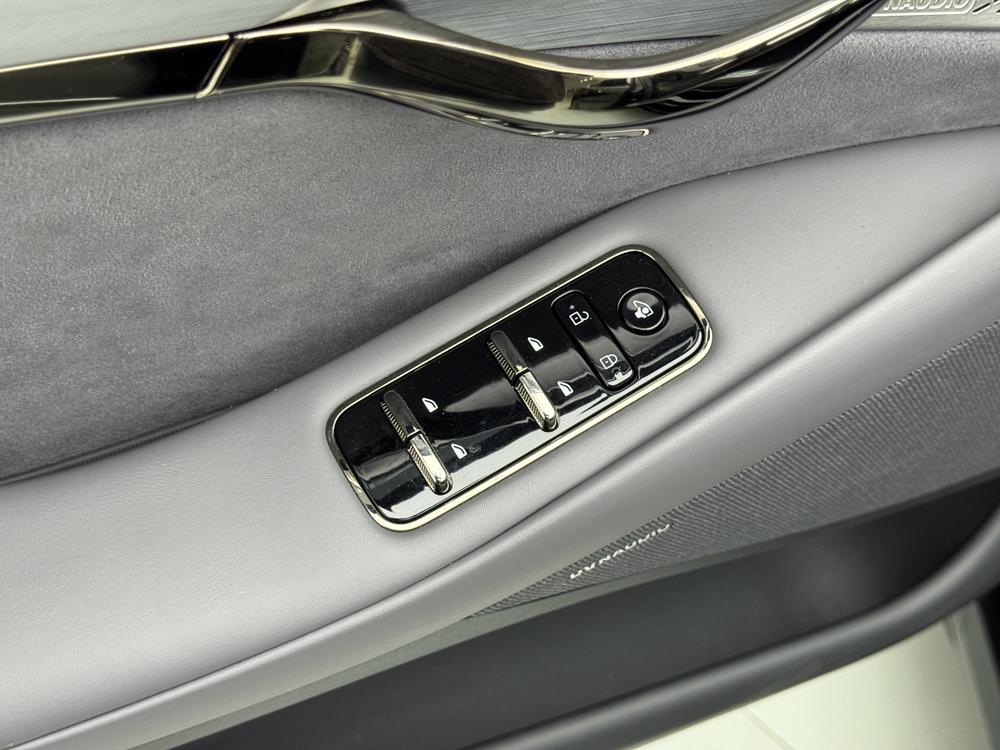 VOYAH Pursuit PHEV 2024 модификация Ultra-long Endurance 4WD Ultimate Edition – фото 26