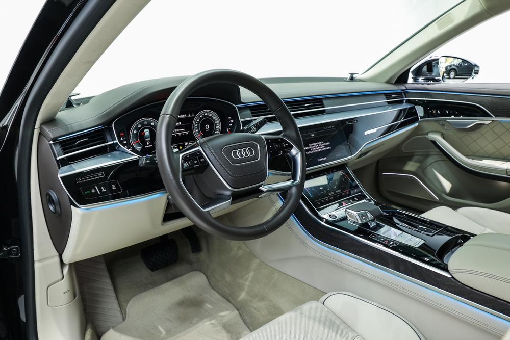 Audi A8 2022 A8L Horch Founders Edition LeGenerationdary – фото 17