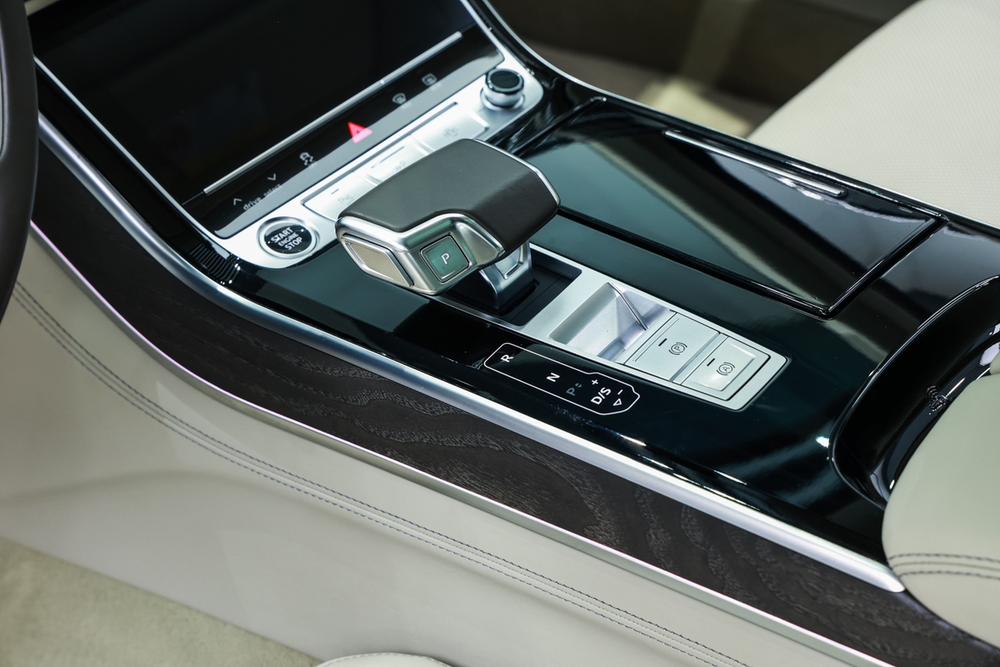 Audi A8 2022 A8L Horch Founders Edition LeGenerationdary – фото 20
