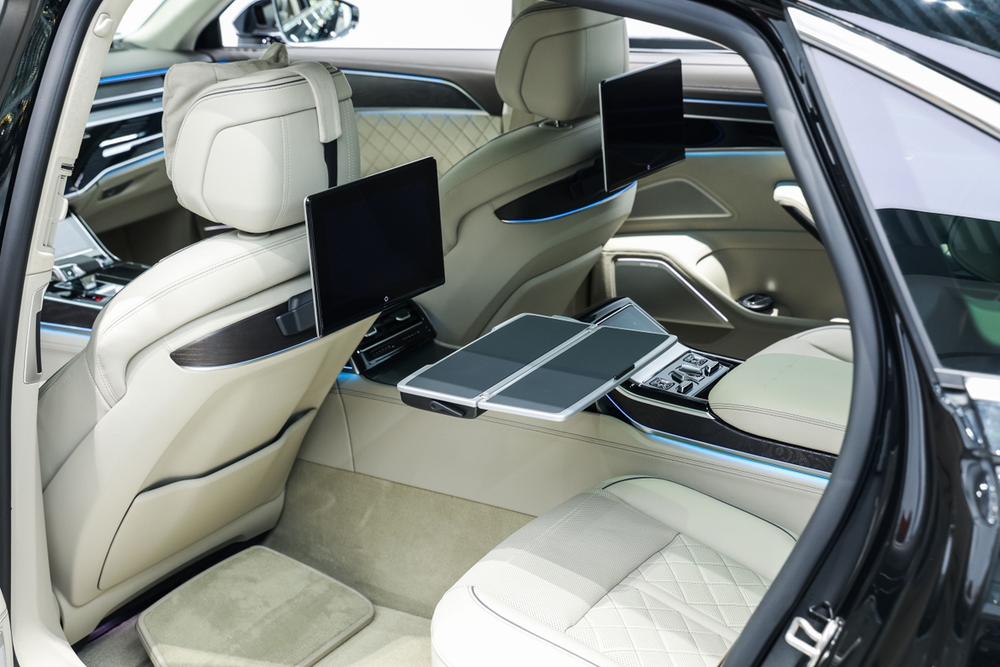 Audi A8 2022 A8L Horch Founders Edition LeGenerationdary – фото 25
