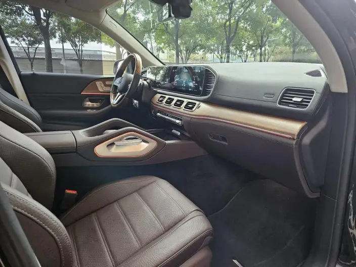 Mercedes-Benz GLS 2023 Model Facelift II GLS 450 4MATIC Luxury Model – фото 9