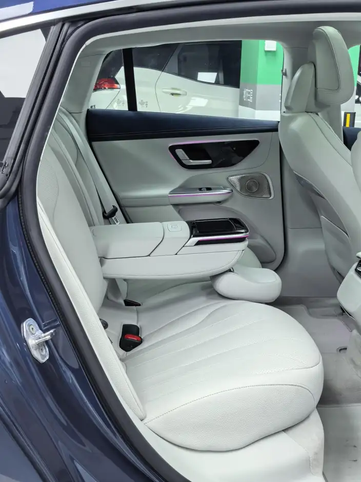 Mercedes-Benz EQE 2025 Model EQE 500 4MATIC Deluxe Edition – фото 8