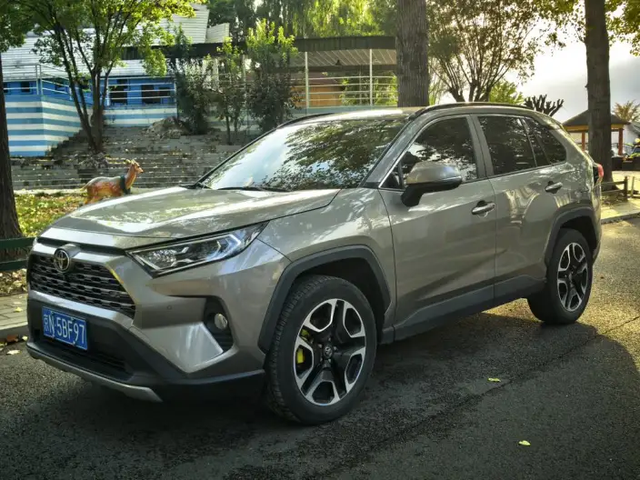 Toyota RAV4 2022 Model 2.0L CVT 2WD Premium Edition – фото 1