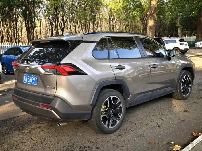 Toyota RAV4 2022 Model 2.0L CVT 2WD Premium Edition – фото 6