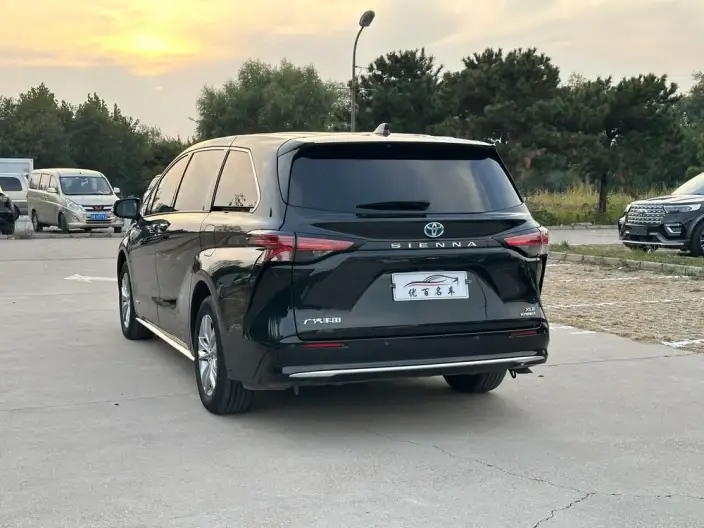 Toyota Sienna 2023 Model Hybrid 2.5L Deluxe Edition – фото 5