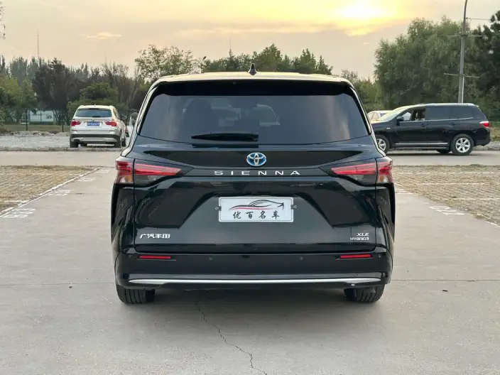 Toyota Sienna 2023 Model Hybrid 2.5L Deluxe Edition – фото 6