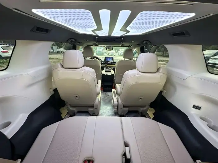 Toyota Sienna 2023 Model Hybrid 2.5L Deluxe Edition – фото 8