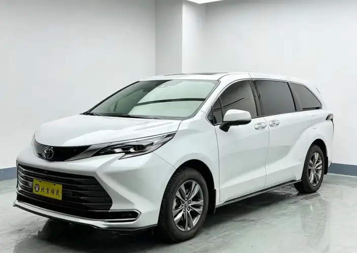 Toyota Sienna 2026 Model Hybrid 2.5L 4WD Deluxe Edition