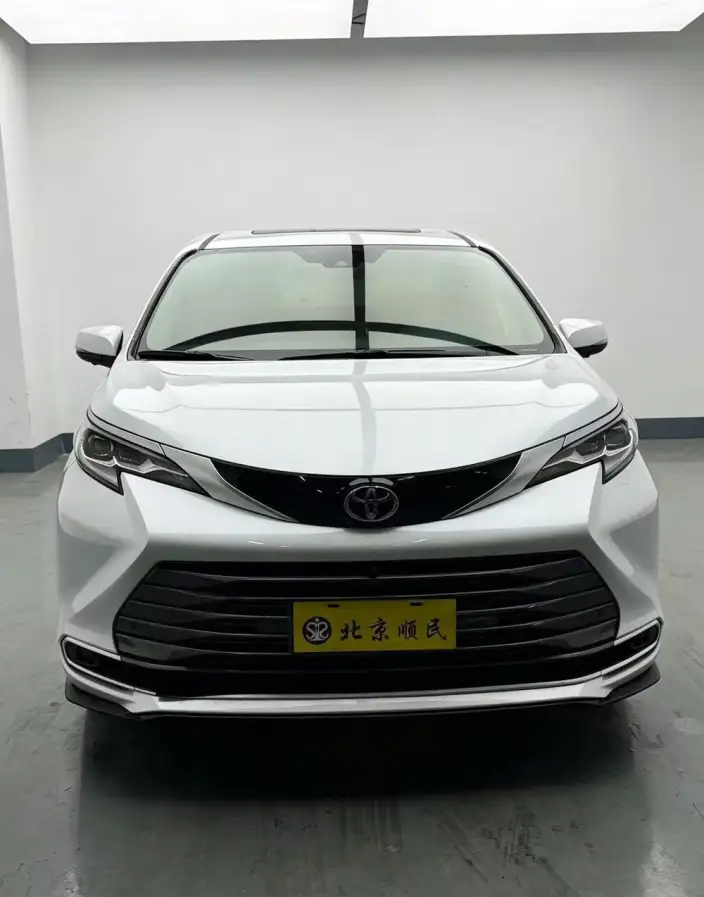 Toyota Sienna 2026 Model Hybrid 2.5L 4WD Deluxe Edition