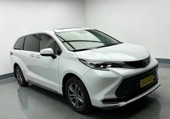 Toyota Sienna 2026 Model Hybrid 2.5L 4WD Deluxe Edition