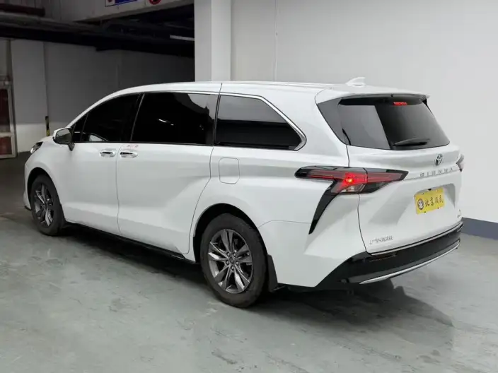 Toyota Sienna 2026 Model Hybrid 2.5L 4WD Deluxe Edition – фото 5