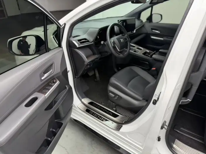 Toyota Sienna 2026 Model Hybrid 2.5L 4WD Deluxe Edition – фото 9