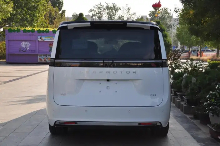 Leapmotor D99 2026 Model EV 700 Exclusive Edition – фото 5