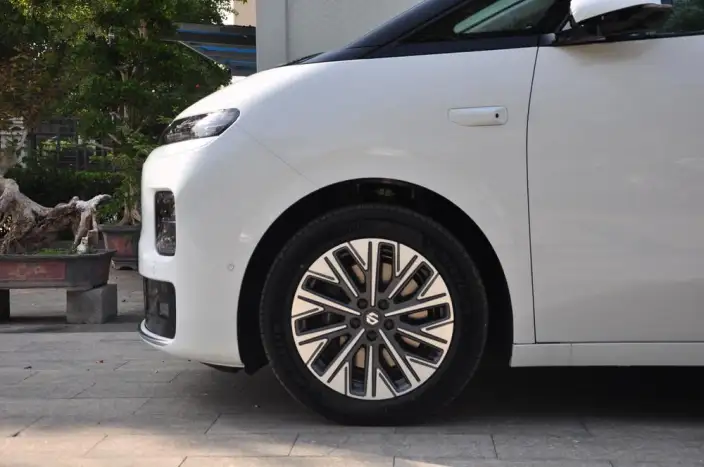 Leapmotor D99 2026 Model EV 700 Exclusive Edition – фото 9